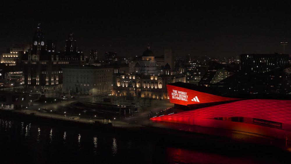 Liverpool dan Adidas Jalin Kerja Sama Lagi Mulai 2025/26