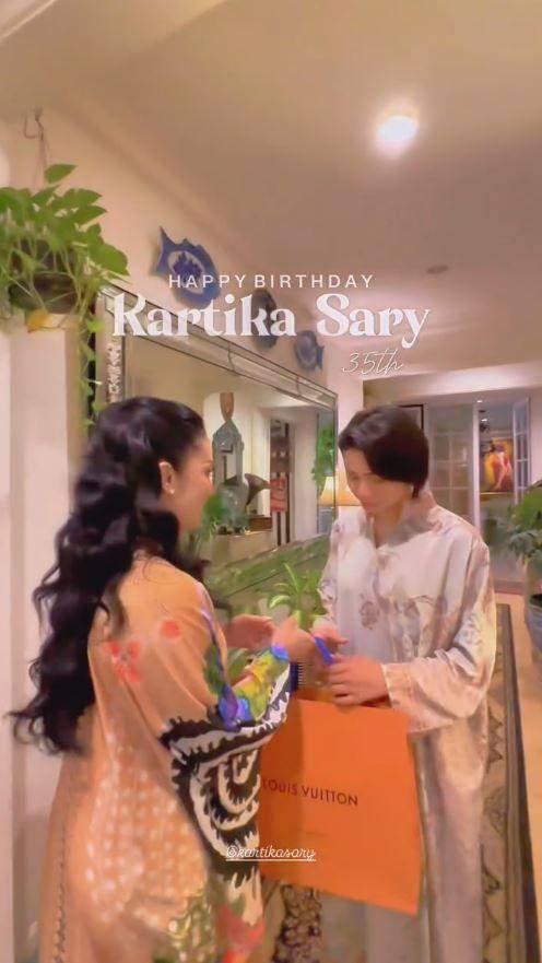 ulang tahun Kartika Sary adik Kris Dayanti (Instagram.com/krisdayantilemos)