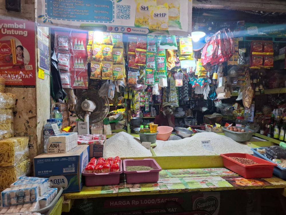 Suasana lapak pedagang di Pasar Kepanjen saat Ramadan 2025. (IDN Times/Rizal Adhi Pratama)