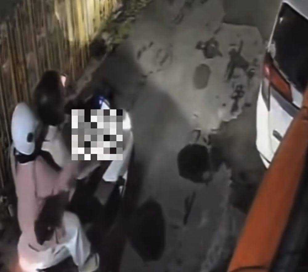 CCTV aksi teror penembak misterius yang sasar mobil terparkir di Malang. (IDN Times/Istimewa)