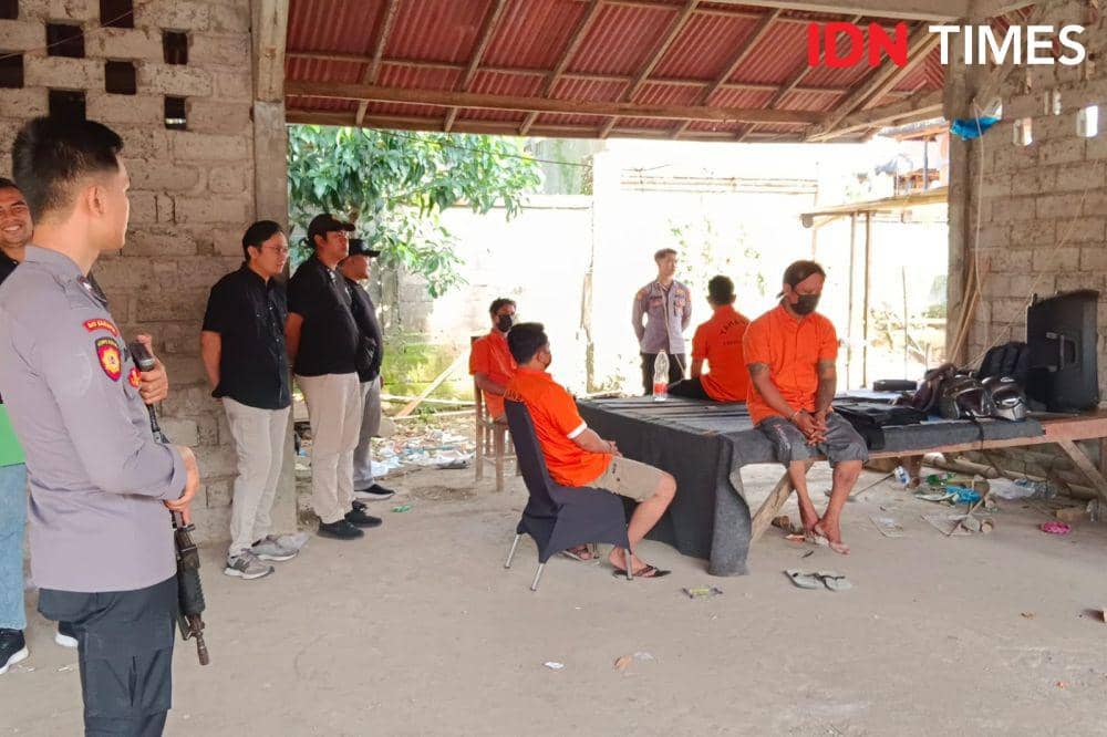 Bareskrim ungkap praktik pengoplosan LPG (IDN Times/Ayu Afria)