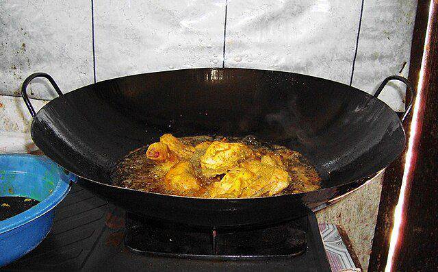 ilustrasi goreng ayam (commons.wikimedia.org/Wagino 20100516)