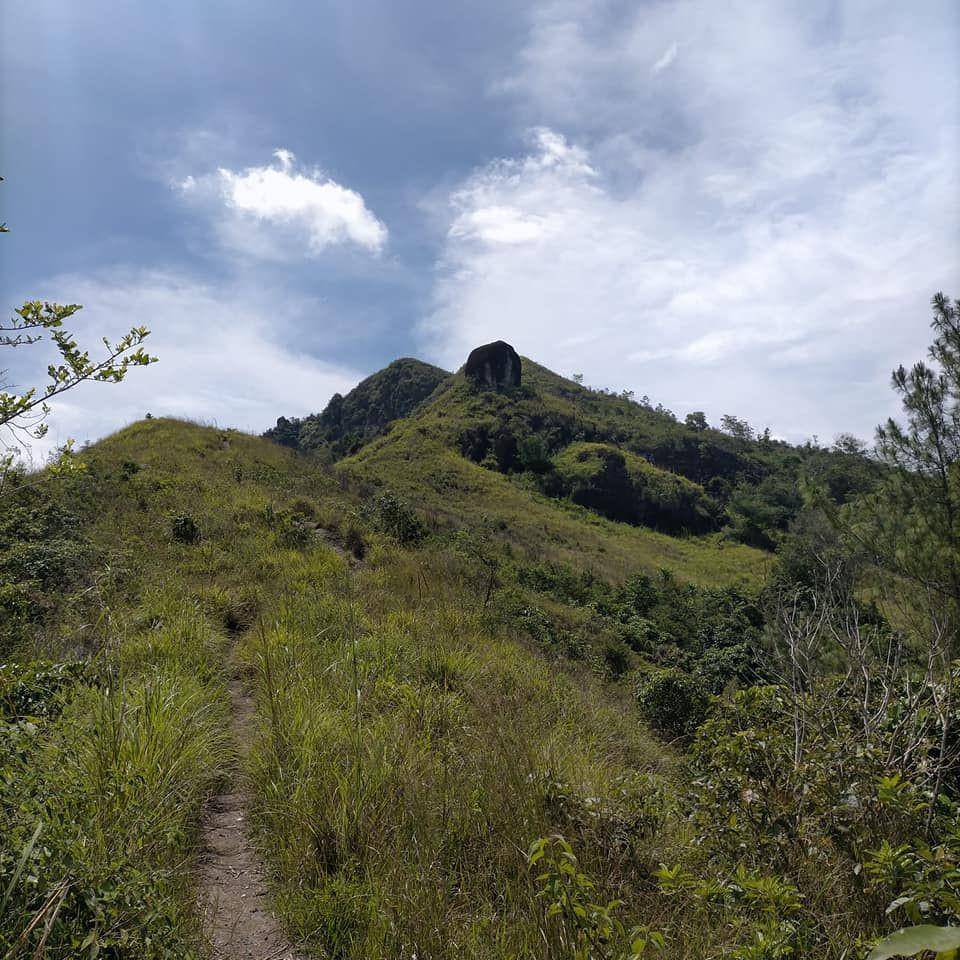 Bukit Batu Manda (https://disparpora.limapuluhkotakab.go.id/)
