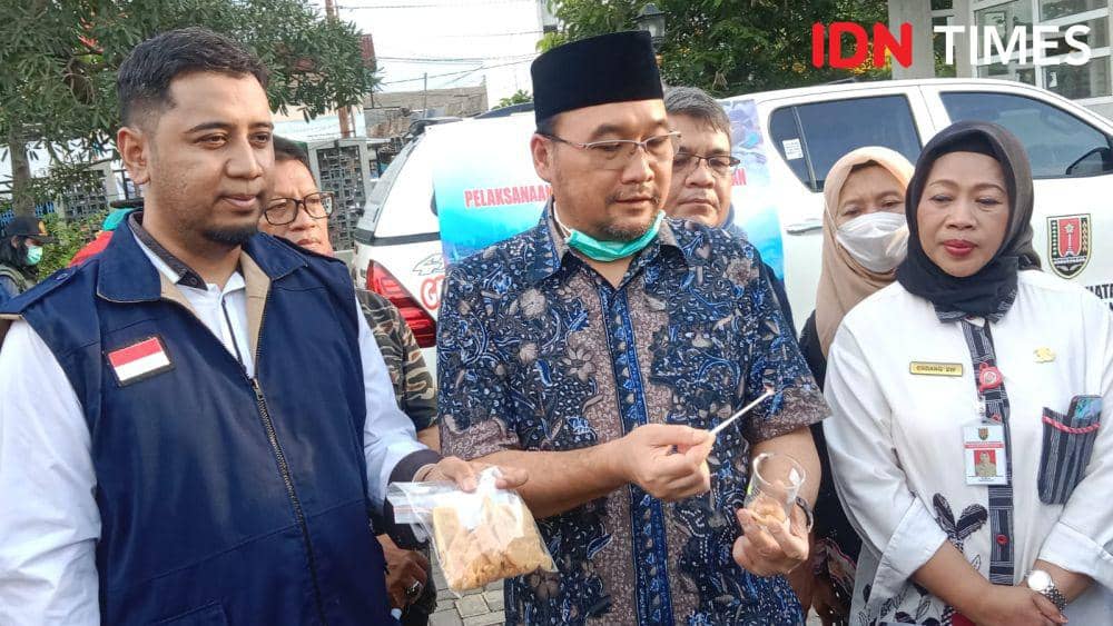 Kepala BPOM Semarang, Lintang Purba Jaya dan Kepala Dinkes Kota Semarang Abdul Hakam. (IDN Times/Fariz Fardianto)