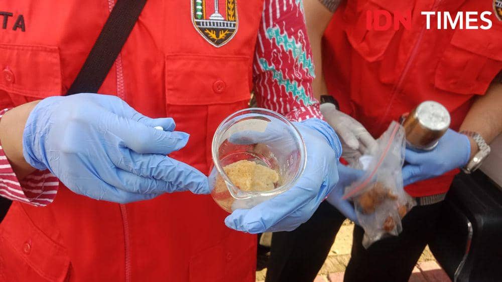 Takjil Kerupuk Karak di Alun-alun Kauman Semarang Terkontaminasi Boraks