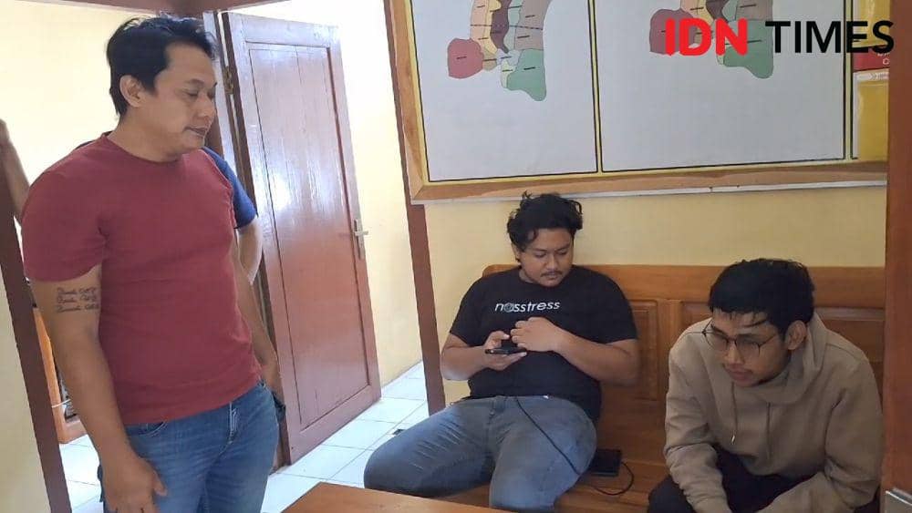 Bowo melaporkan peristiwa pencurian yang menimpanya ke Polsek Widodaren Ngawi. IDN Times/ Riyanto.