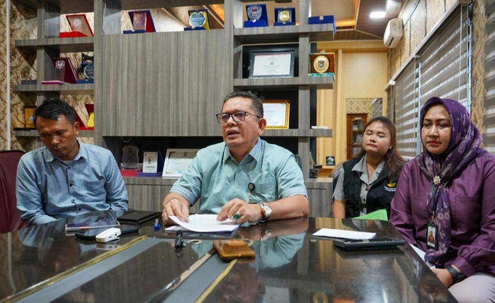 Pihak Dinas Sosial Kota Medan konprensi pers soal viralnya Pemerlu Pelayanan Kesejahteraan Sosial atau PPKS bernama Stephanie (Dok. Diskominfo Medan)