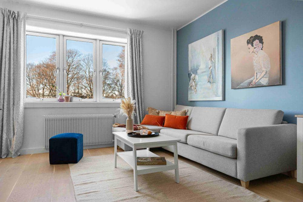 inspirasi dekorasi tampilan jendela di ruang tamu (unsplash.com/Lisa Anna)