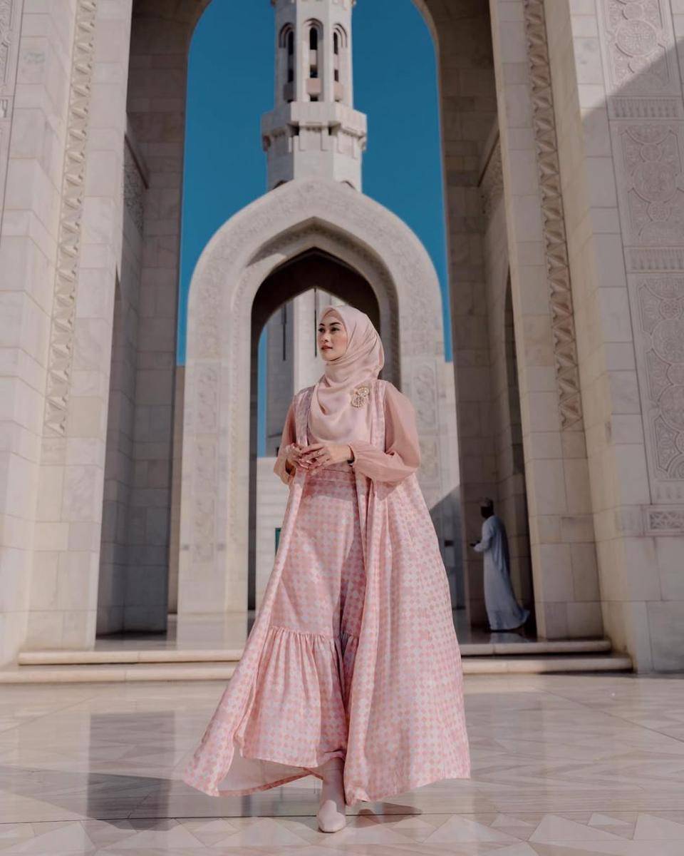 inspirasi outfit Lebaran ala Indah Nada Puspita (instagram.com/indahnadapuspita)