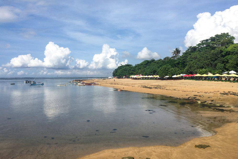 kondisi ombak yang tenang di Pantai Semawang Sanur (dok.pribadi/Natalia Indah)
