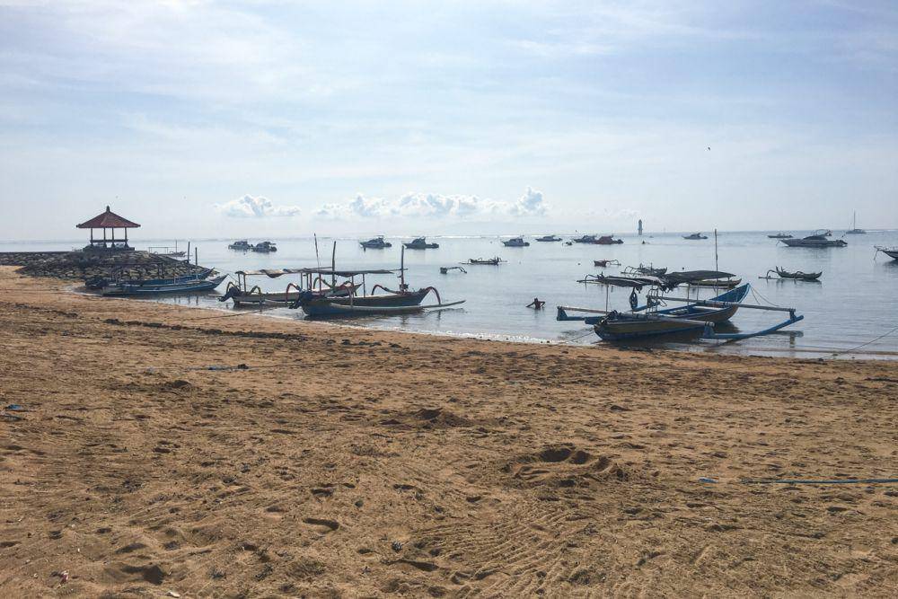 suasana Pantai Semawang Sanur saat pagi hari (dok.pribadi/Natalia Indah)