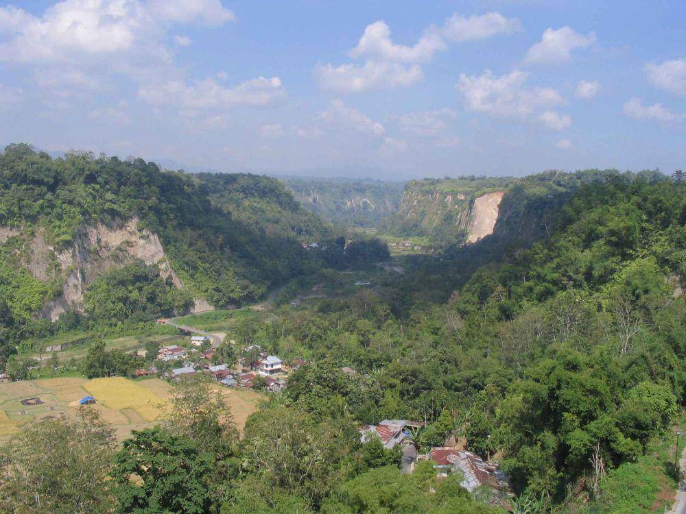 Ngarai Sianok (https://id.wikipedia.org)