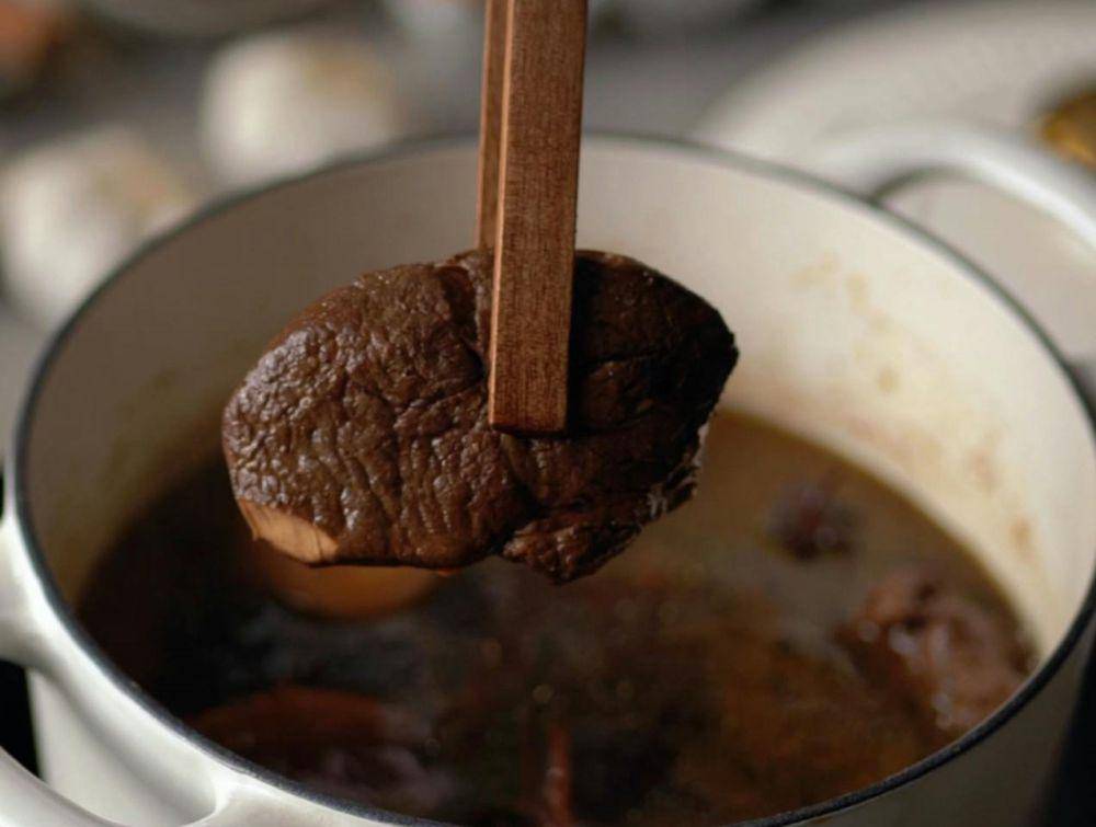 ilustrasi membuat slow cooked pot roast (pexels.com/Lalada .)