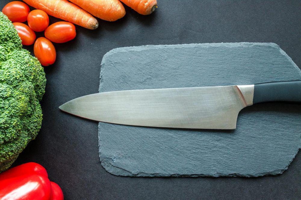 Awas, Cepat Tumpul! Ini 5 Bahan Dapur yang Ngancurin Pisau Kalian