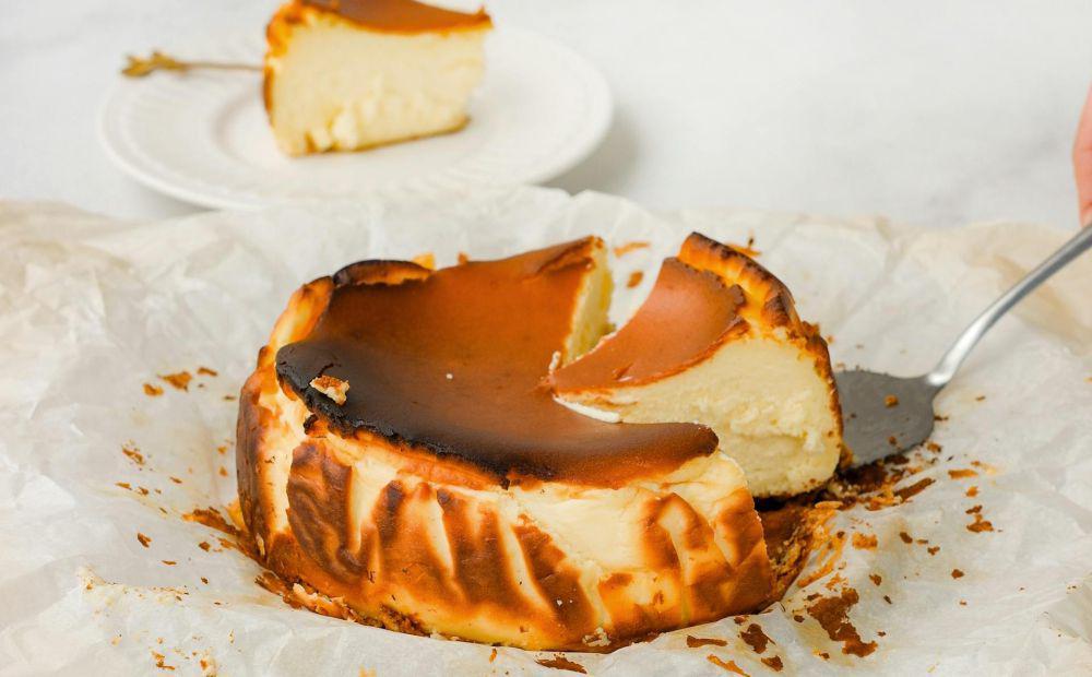 Resep Kurma Burnt Cheesecake yang Lembut, Kejunya Medok!