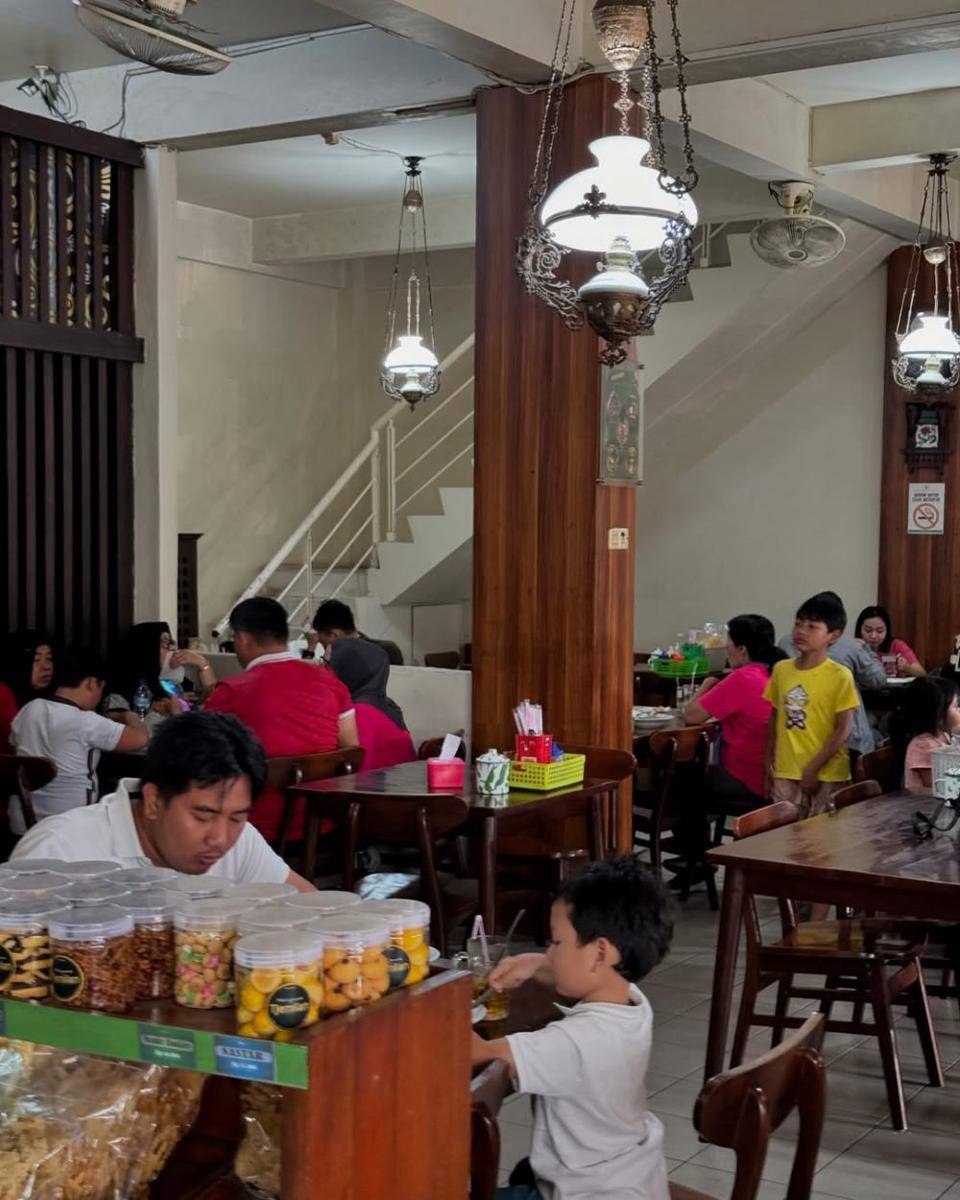 Warung Solo Mbah Tjemoek (instagram.com/warung_solo_mbah_tjemoek)