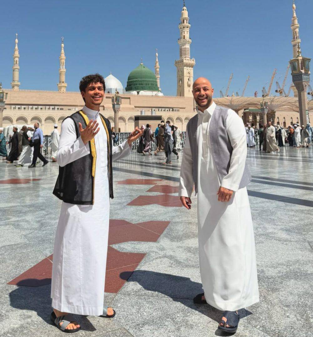 Potret Maher Zain dan Harris J di Madinah (instagram.com/maherzainofficial)