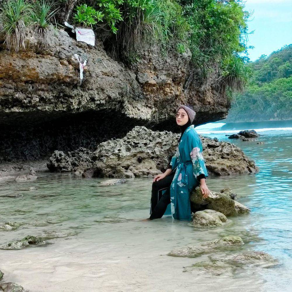Pantai Teluk Asmara, Malang (instagram.com/niskadwi)