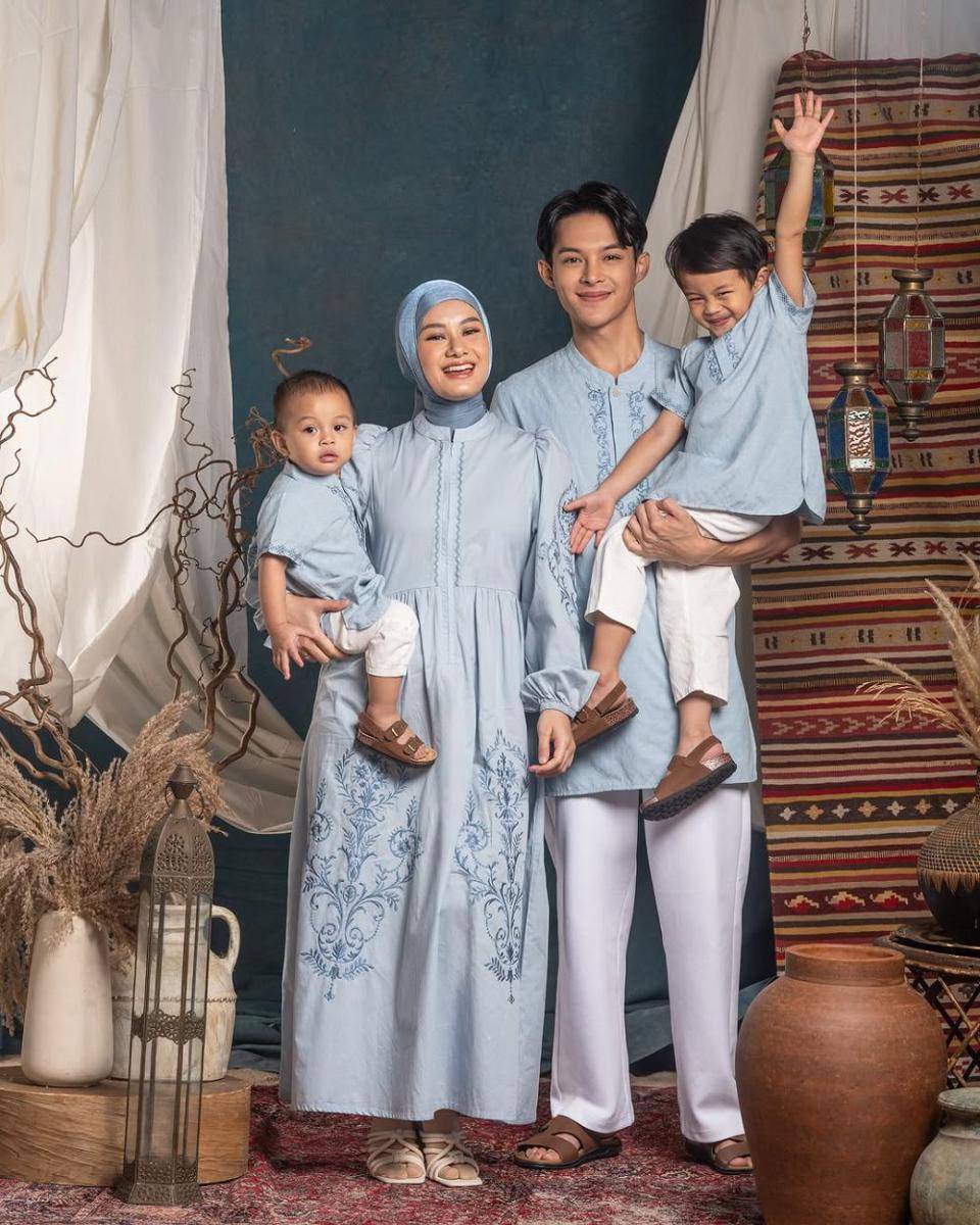 Foto keluarga (instagram.com/dindahw)