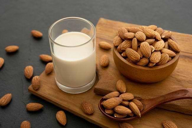 ilustrasi susu almond (pexels.com/kampus)