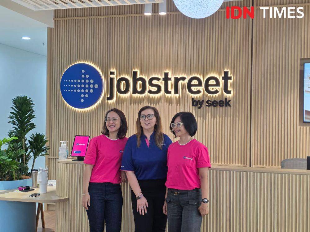Ethika Santi (Head of Segment Growth, Jobstreet by SEEK, Tarita Lubis (Head of HR, Jobstreet by SEEK), dan Sawitri (Indonesia Country Head Marketing, Jobstreet by SEEK). 10 Maret 2025. (IDN Times/M. Tarmizi Murdianto)