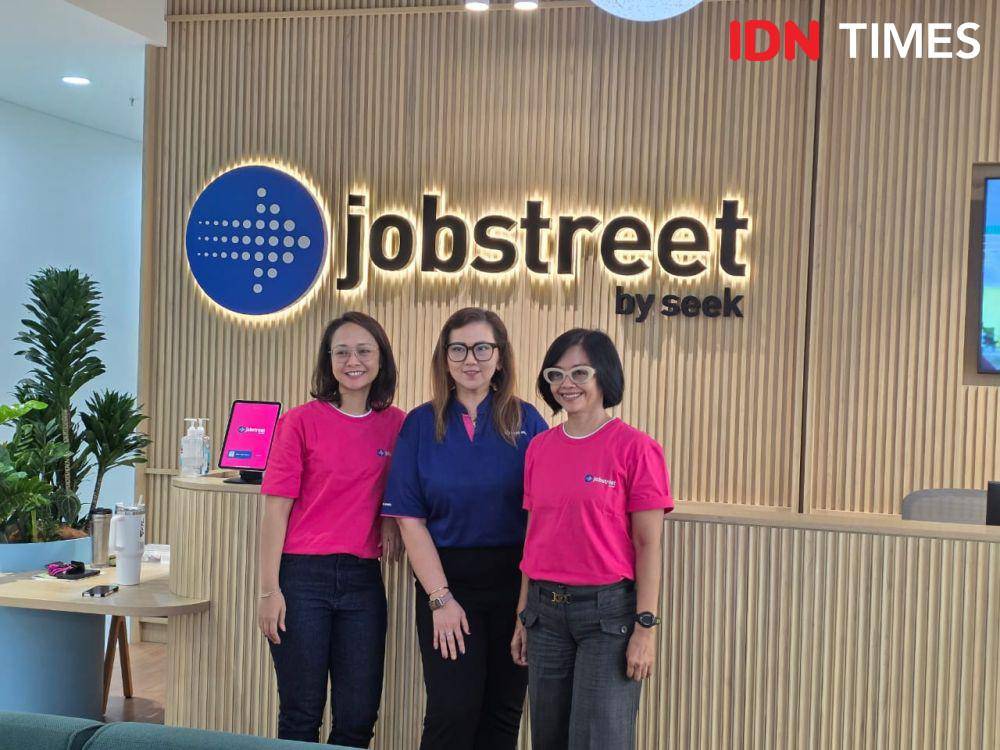 Ethika Santi (Head of Segment Growth, Jobstreet by SEEK, Tarita Lubis (Head of HR, Jobstreet by SEEK), dan Sawitri (Indonesia Country Head Marketing, Jobstreet by SEEK). 10 Maret 2025. (IDN Times/M. Tarmizi Murdianto)