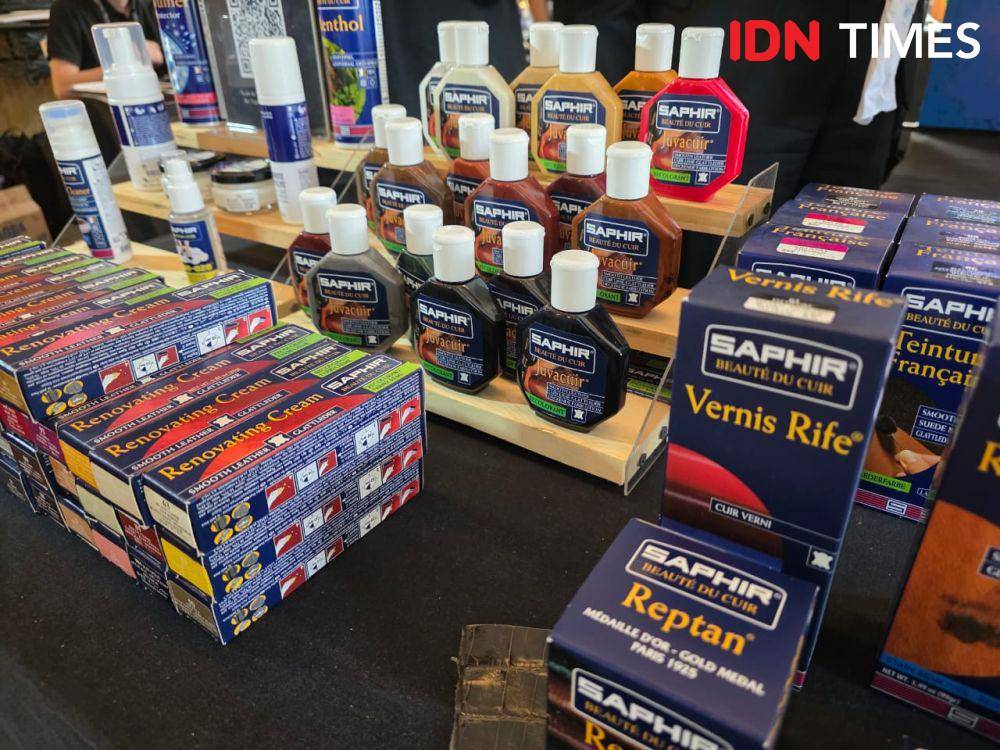 Saphir, brand perawatan sepatu dan kulit terkemuka asal Perancis. 11 Maret 2025. (IDN Times/M. Tarmizi Murdianto)