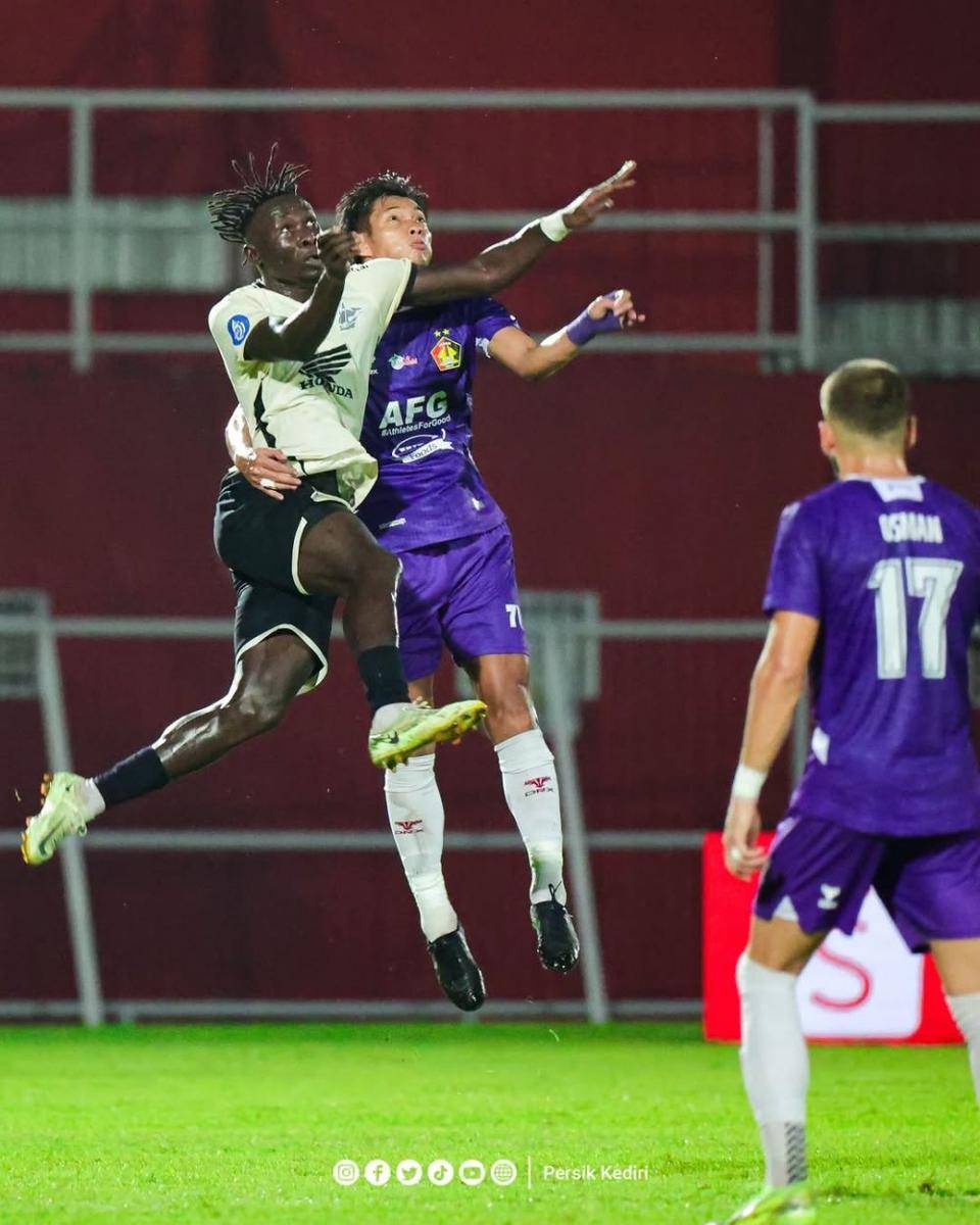 Pemain Persik Kediri saat melawan PSM Makasar. instagram.com/persikfcofficial