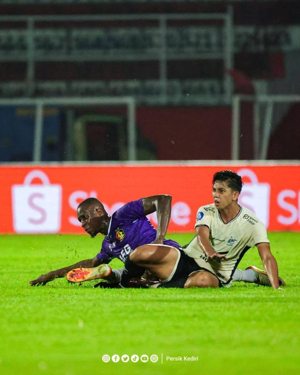 Pemain Persik Kediri saat melawan PSM Makasar. instagram.com/persikfcofficial