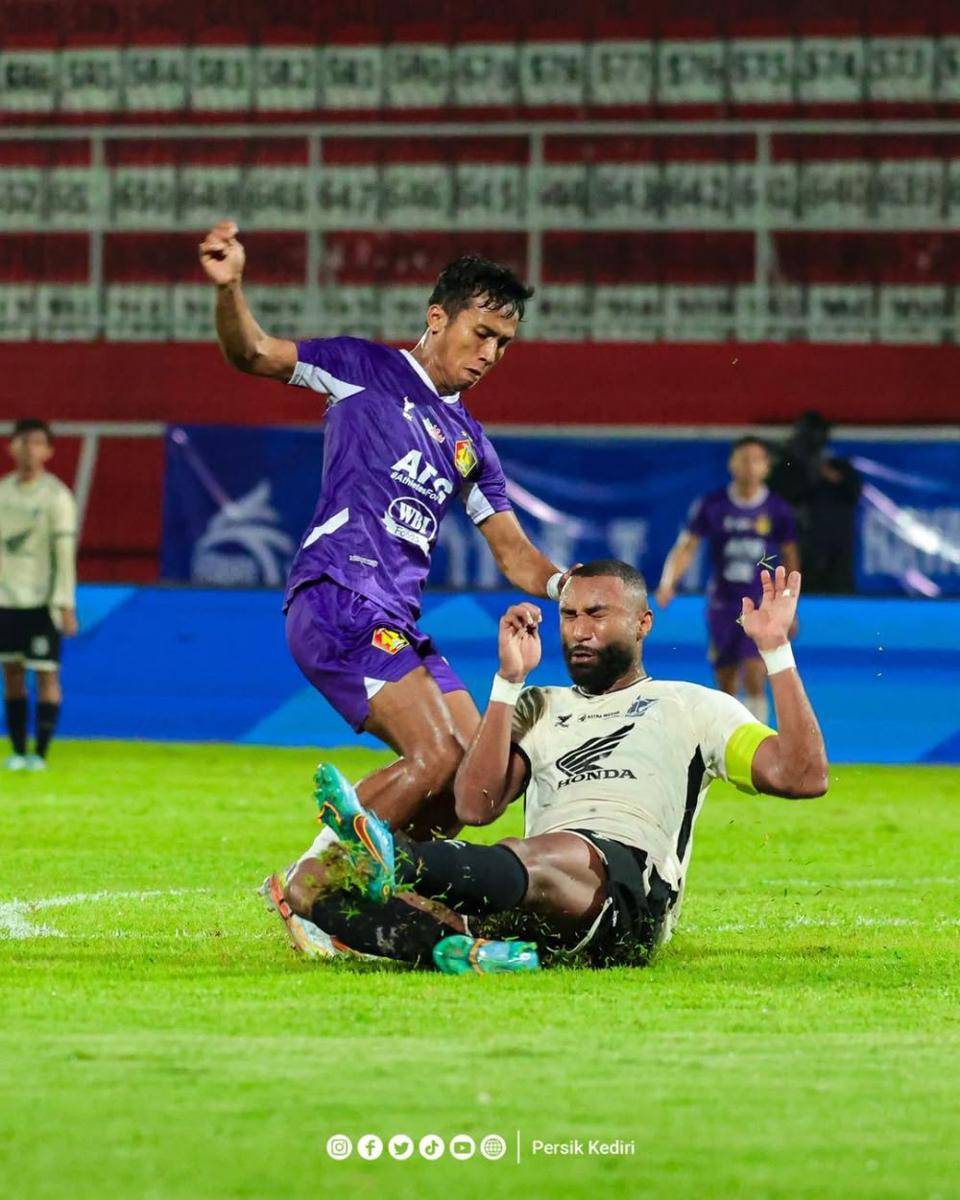 Pemain Persik Kediri saat melawan PSM Makasar. instagram.com/persikfcofficial