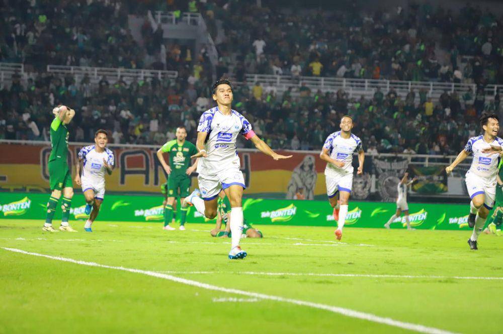 PSIS Semarang berhasil mengimbangi tuan rumah Persebaya Surabaya dengan skor akhir 1-1 pada laga pekan ke-27 Liga 1 2024/2025 di Stadion Gelora Bung Tomo, Surabaya, Rabu (12/3/2025). (Dok. PSIS)