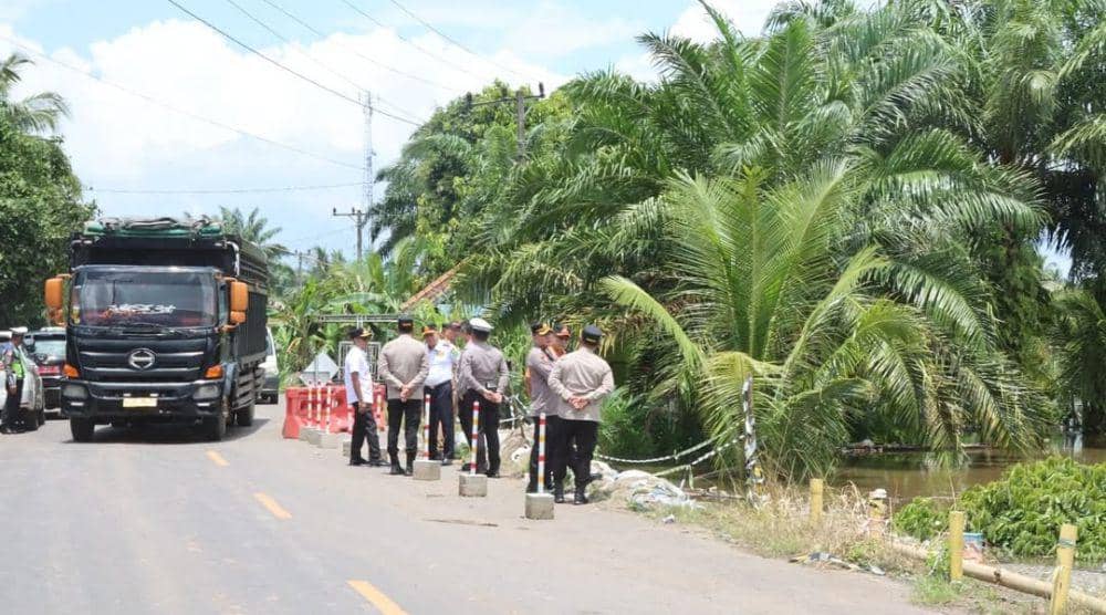 Kondisi jalan di Jalinteng Muba yang rusak. (Dok. Polres Muba)