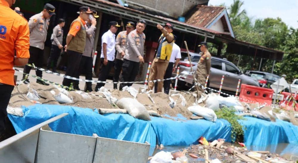 Kondisi jalan di Jalinteng Muba yang rusak. (Dok. Polres Muba)