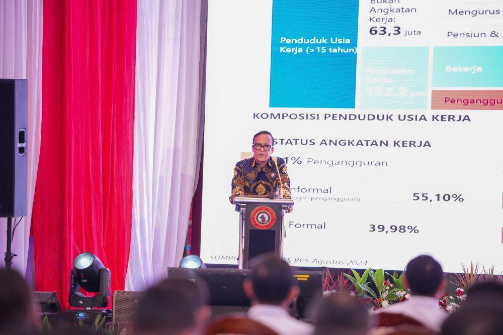 Wamenaker Sebut 7,5 Juta Warga Indonesia Masih Menganggur