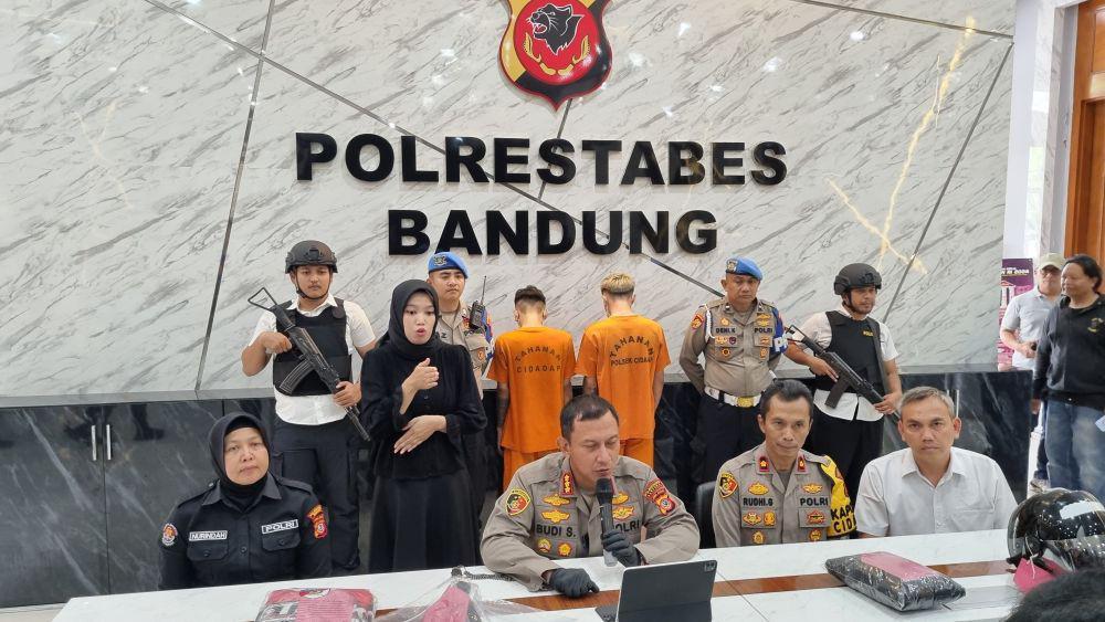 Polisi Ringkus Dua Pelaku Begal Sepeda Motor di Bandung