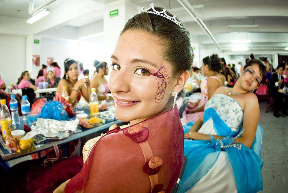 Quinceañera (commons.wikimedia.org/wiki/Eneas De Troya from Mexico City, México)