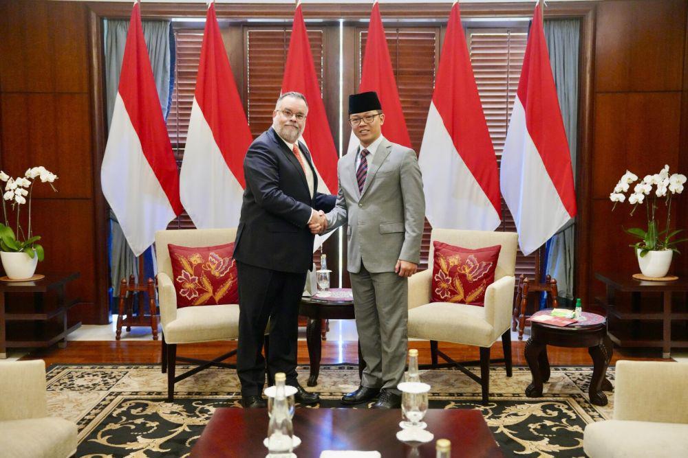 Menlu Sugiono Bahas Perjanjian Ekonomi dengan Dubes Chile