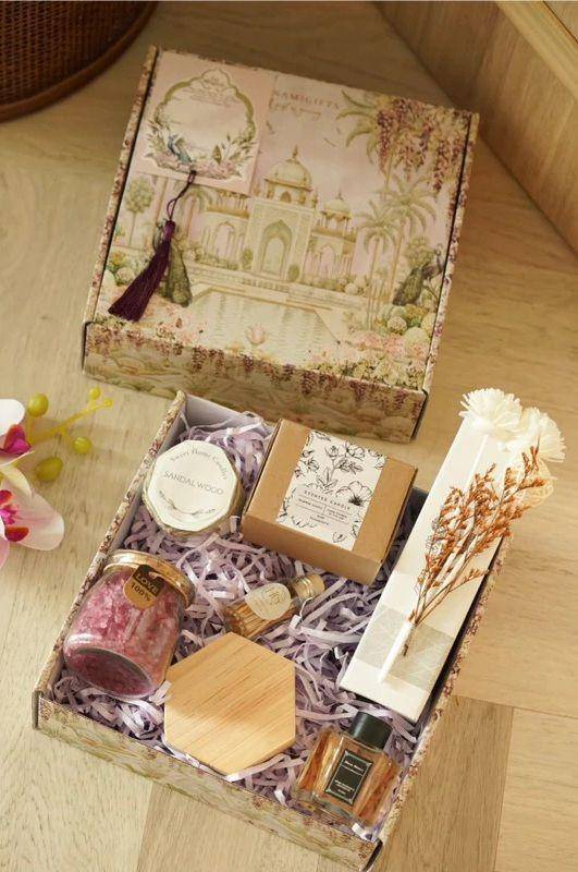 Ilustrasi isi hampers Lebaran (Shoope/Hanamigifts)