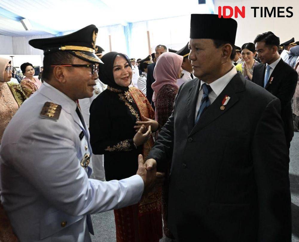 Bupati Kubu Raya, Sujiwo saat dilantik Presiden Prabowo. (IDN Times/Istimewa).