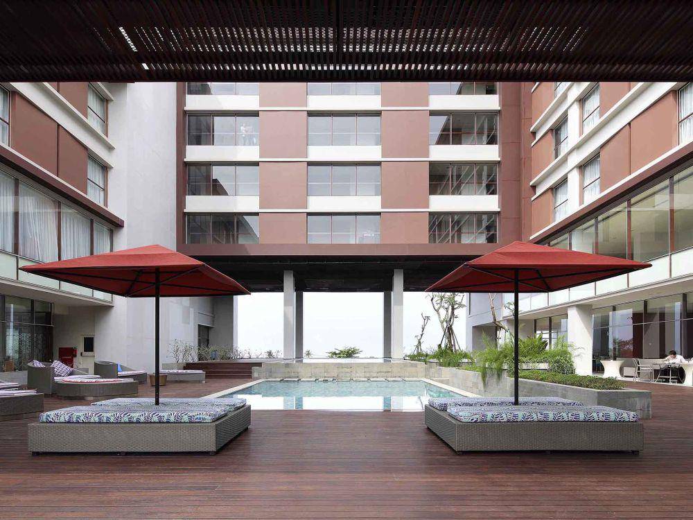 kolam renang Mercure Hotel Padang (all.accor.com)