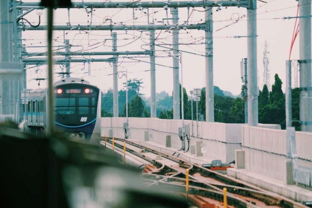 Ilustrasi Stasiun MRT (unsplash.com/Anisetus Palma)
