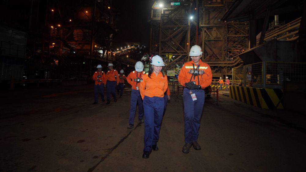 Inspeksi malam tim PT Vale untuk memastikan keselamatan kerja. (dok. PT Vale)