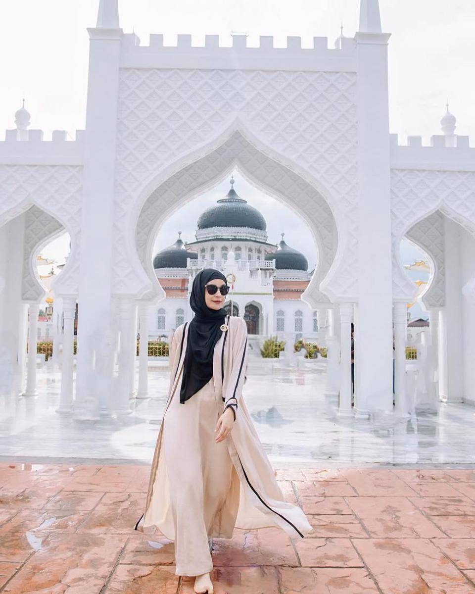 ide baju Lebaran yang timeless (instagram.com/shireensungkar)
