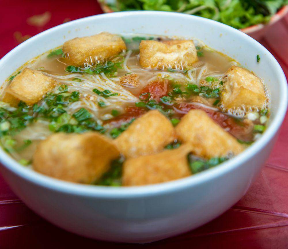 ilustrasi Vietnam Chicken Soup (unsplash.com/Dara Keo)