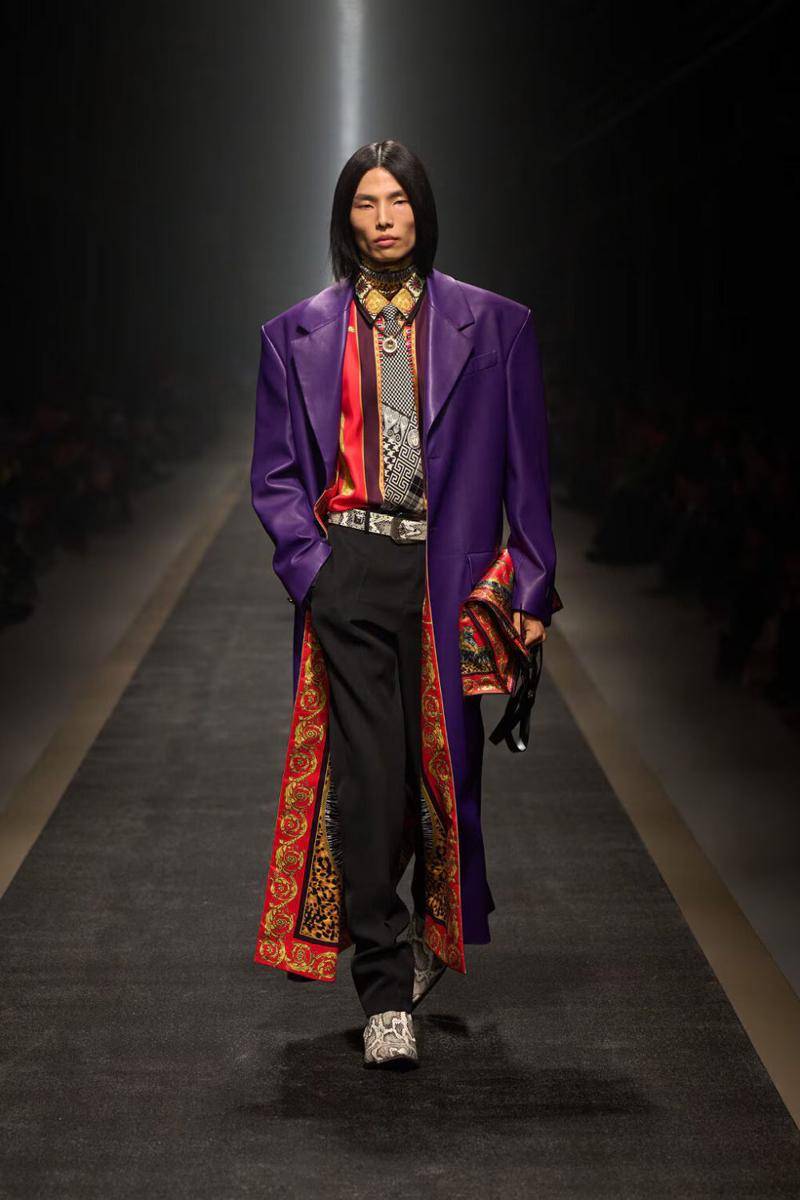 Versace F/W 2025-26 di Milan Fashion Week (dok. Versace)