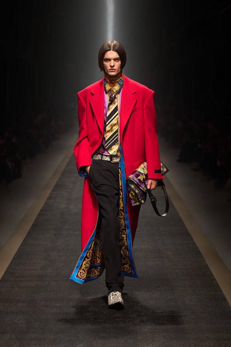 Versace F/W 2025-26 di Milan Fashion Week (dok. Versace)