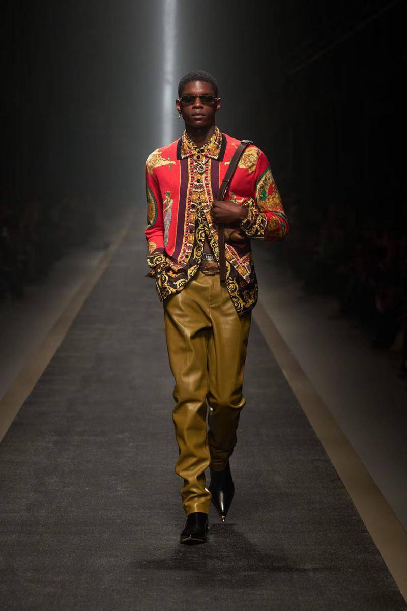 Versace F/W 2025-26 di Milan Fashion Week (dok. Versace)