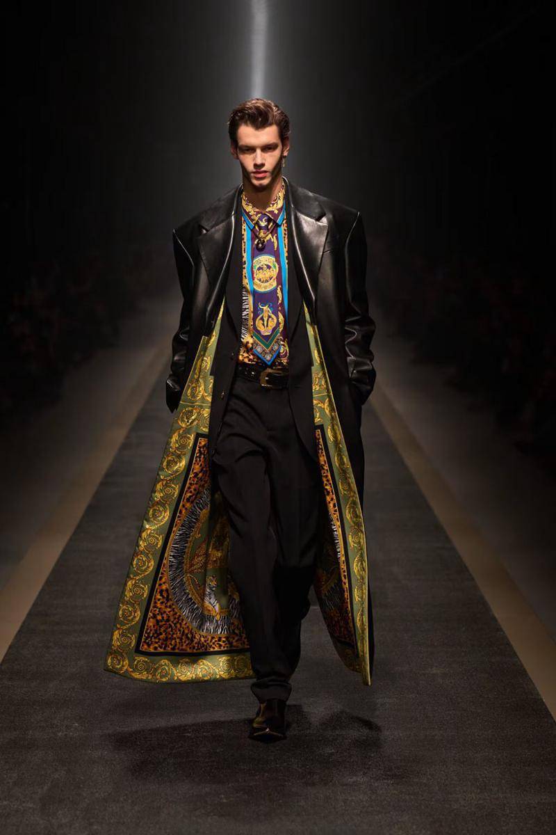 Versace F/W 2025-26 di Milan Fashion Week (dok. Versace)