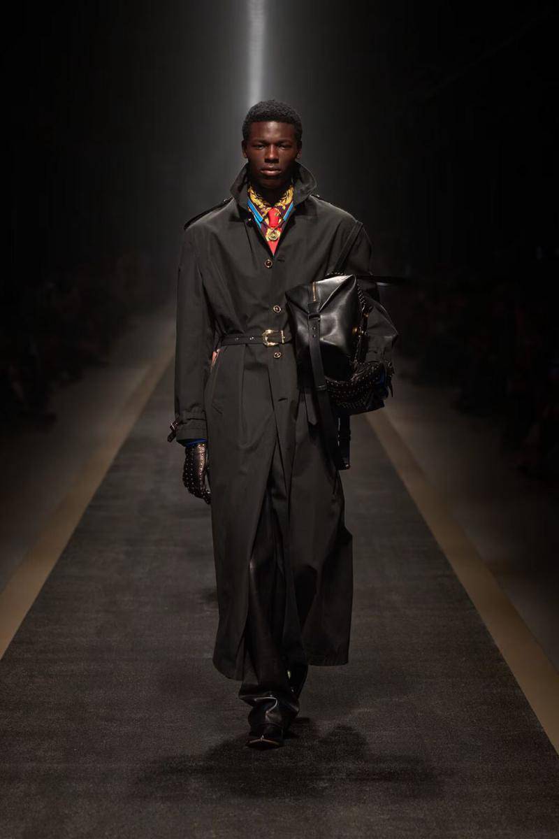 Versace F/W 2025-26 di Milan Fashion Week (dok. Versace)