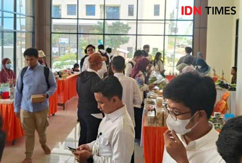 Puluhan pegawai OIKN padati Bazar Ramadhan di rusun ASN 1 IKN (IDN Times/Ervan)